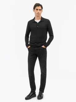Des Slim-Straight Jeans